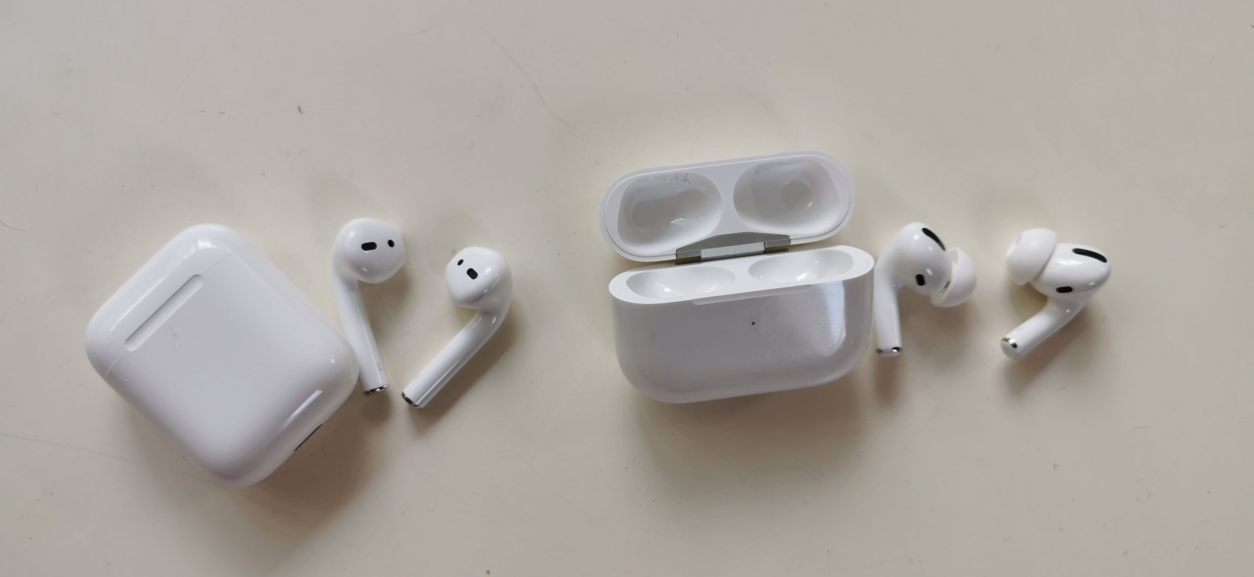 Test e recensioni: differenze tra AirPods Pro e AirPods 2 - Nomad Bento